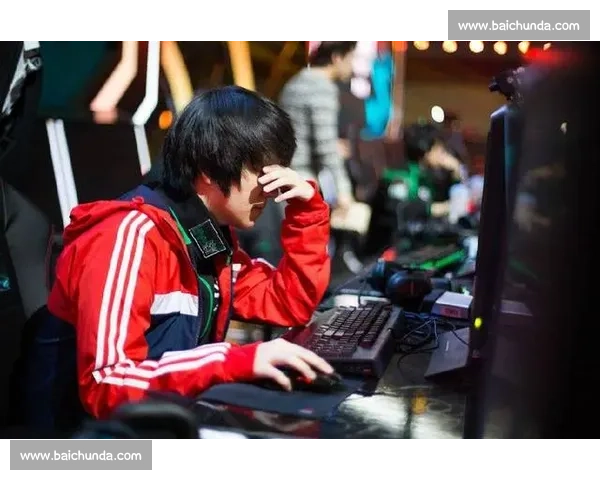 硝烟散尽，XX战队捧杯圆梦，泪水与荣耀交织！